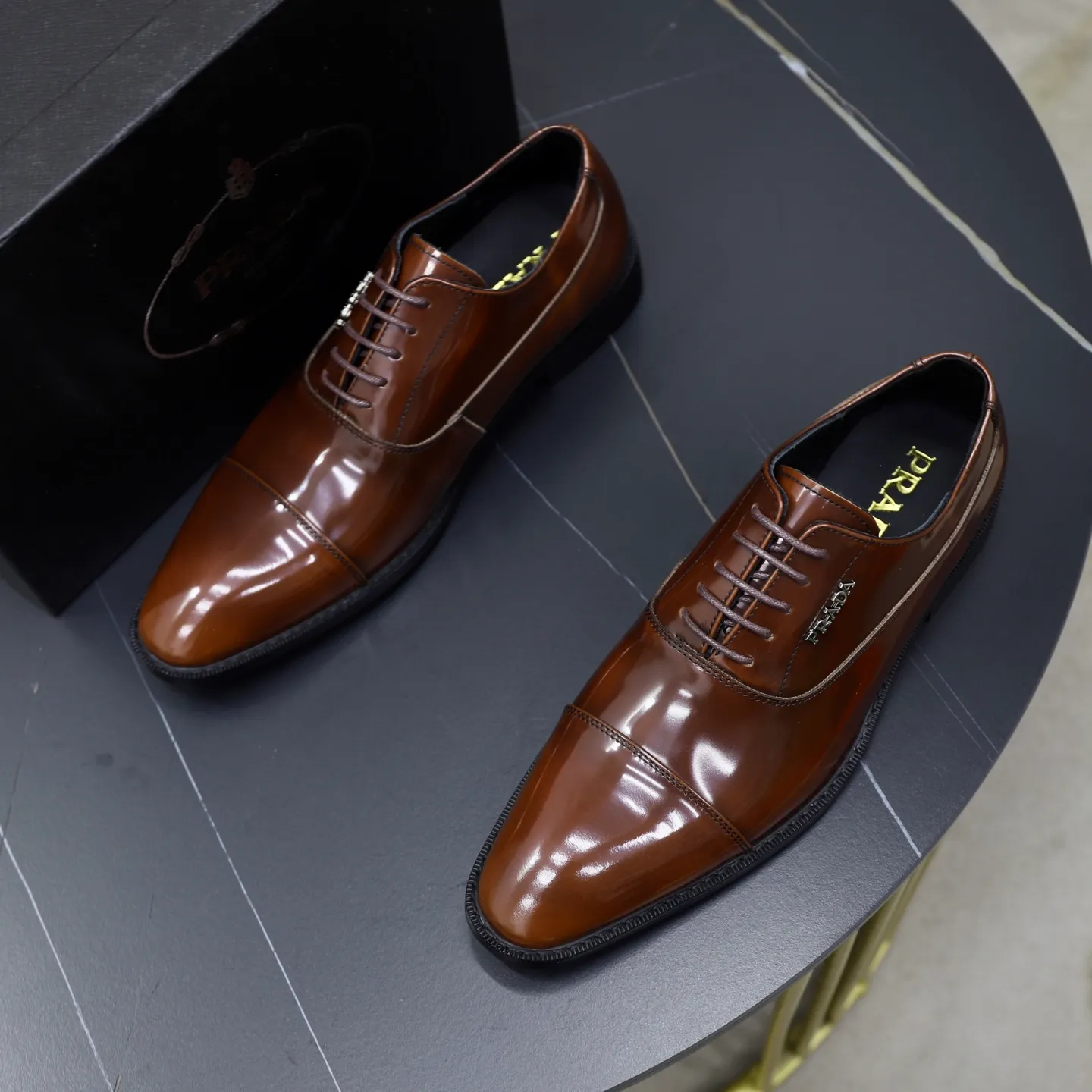 Ex-factory price: 540💰🙅‍♂️🙅‍♂️🙅‍♂️ Brand: PRADA Standard code: Men's code 38-44 (45 can be customized) Grade: Same style as the official website Original order quality Material: Original cowhide surface Comfortable cowhide lining Original outsole Style category: Men's fashionable casual leather shoes Distinguished big-name luxury elements Top luxury Color: actual picture color